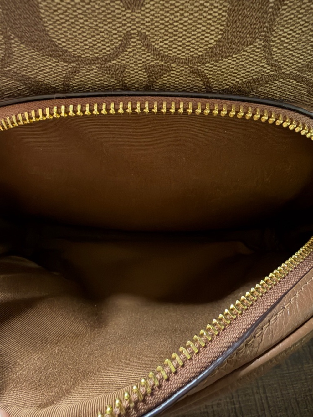 Coach Court Signature Backpack - Picture 12 of 16